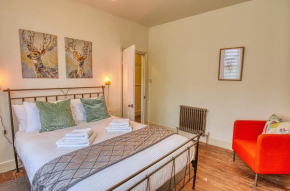 4 Bedroom House in central Bath with Garden & Free Private Parking